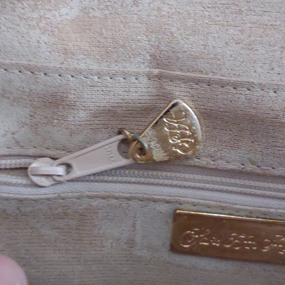 Saks Fifth Avenue vintage cream quilted  Leather Crossbody Bag with chain handle - Picture 9 of 11